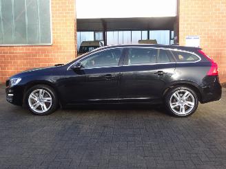 Volvo V-60 D6 TwinEngine 162kw Plug-in Hybride, Leer, Navi, Airco, Trekhaak picture 10