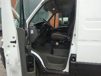 Iveco Daily 40-C15 3.0 107kw, Airco, Cruise, Trekhaak 3500 kg picture 12