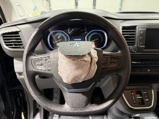 Peugeot e-Expert 50kWh 100kW Premium Navi Camera picture 29