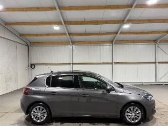 damaged passenger cars Peugeot 308 1.2PureTech 96kW Blue Lease Premium 2020/9