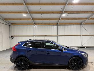 Voiture accidenté Volvo V-40 1.6D2 84kW Cross Country Momentum 2015/2