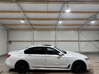 Auto incidentate BMW 7-serie 740i 240kW Automaat Schuifkantel High Executive Luchtvering 2018/12
