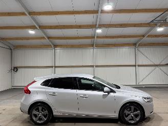 Damaged car Volvo V-40 1.5T3 112kW Automaat Nordic+ 2017/11