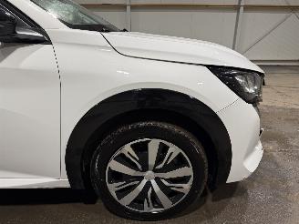 Peugeot e-208 50kWh 100kW Active Pack picture 16