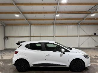 skadebil auto Renault Clio 0.9TCe 66kW Navi Airco Expression 2014/10