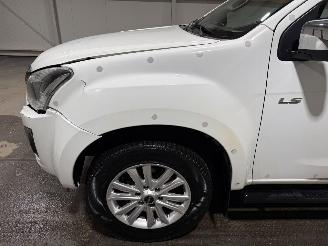Isuzu D-Max 1.9d 120kW Automaat Extended Cab X-Country picture 15