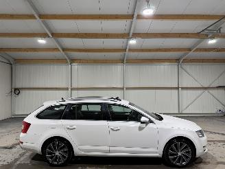 skadebil auto Skoda Octavia 1.6TDI 81kW Automaat GreenTech Edition BusinessLine Pano 2015/9