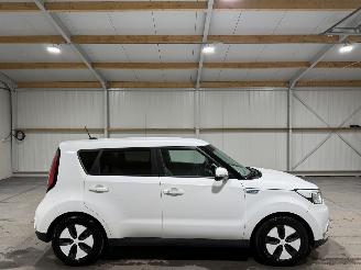 Damaged car Kia Soul 27kWh 81kW Automaat ExecutiveLine 2016/8