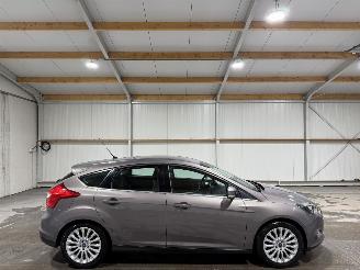 Voiture accidenté Ford Focus 1.0EcoBoost 74kW Lease Titanium 2012/5