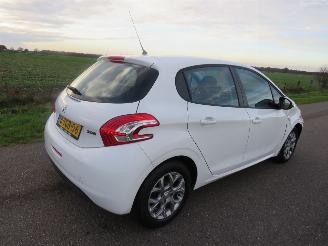 damaged passenger cars Peugeot 208 1.2 VTI 5drs Active Airco Navie   2013  Active Style 2013/9