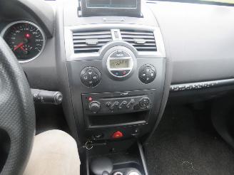 Renault Mégane Grande Tour 16  Business line navigatie clima  Sportstoelen schuifdak [ schadevrij picture 12