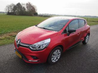 Renault Clio Renault Clio 0.9 TCe 90pk Limited Airco Navigatie  2017 picture 4