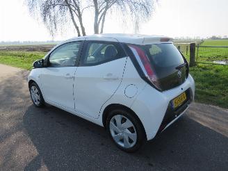 Toyota Aygo 1.0 VVT-I X Play  Airco navigatie achter uit camera 2015 picture 3