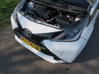 Toyota Aygo 1.0 VVT-I X Play  Airco navigatie achter uit camera 2015 picture 9