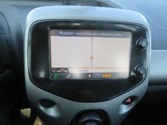 Toyota Aygo 1.0 VVT-I X Play  Airco navigatie achter uit camera 2015 picture 13