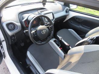 Toyota Aygo 1.0 VVT-I X Play  Airco navigatie achter uit camera 2015 picture 12