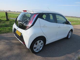  Toyota Aygo 1.0 VVT-I X Play  Airco navigatie achter uit camera 2015 2015/11
