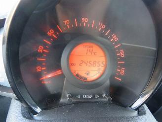 Toyota Aygo 1.0 VVT-I X Play  Airco navigatie achter uit camera 2015 picture 10