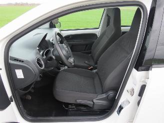 Volkswagen Up! 1.0 Take up  5drs 60pk Airco  parkeerschade bumper 2015 Euro 6 picture 7