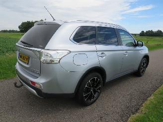 Vaurioauto  passenger cars Mitsubishi Outlander 2.0  121PK PHEV 4X4 PLUG IN  HYBRIDE EXECUTIVE X LINE EDITION 2015  CAMERA 2015/10