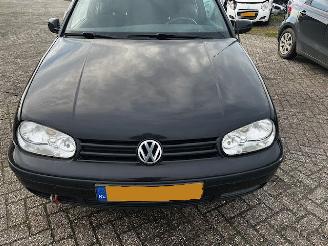 Unfallwagen Volkswagen Golf 1.8 trendline 1999/4