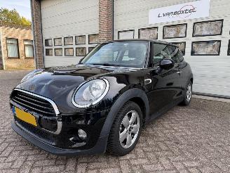 skadebil auto Mini Cooper 1.5 Business Navi Cruise 112206 Km NAP ! 2016/3