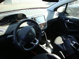 Peugeot 208  picture 7