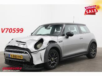 krockskadad bil auto Mini Cooper SE Camden Edition 33 kWh LED Navi Clima Cruise SHZ PDC 2024/2