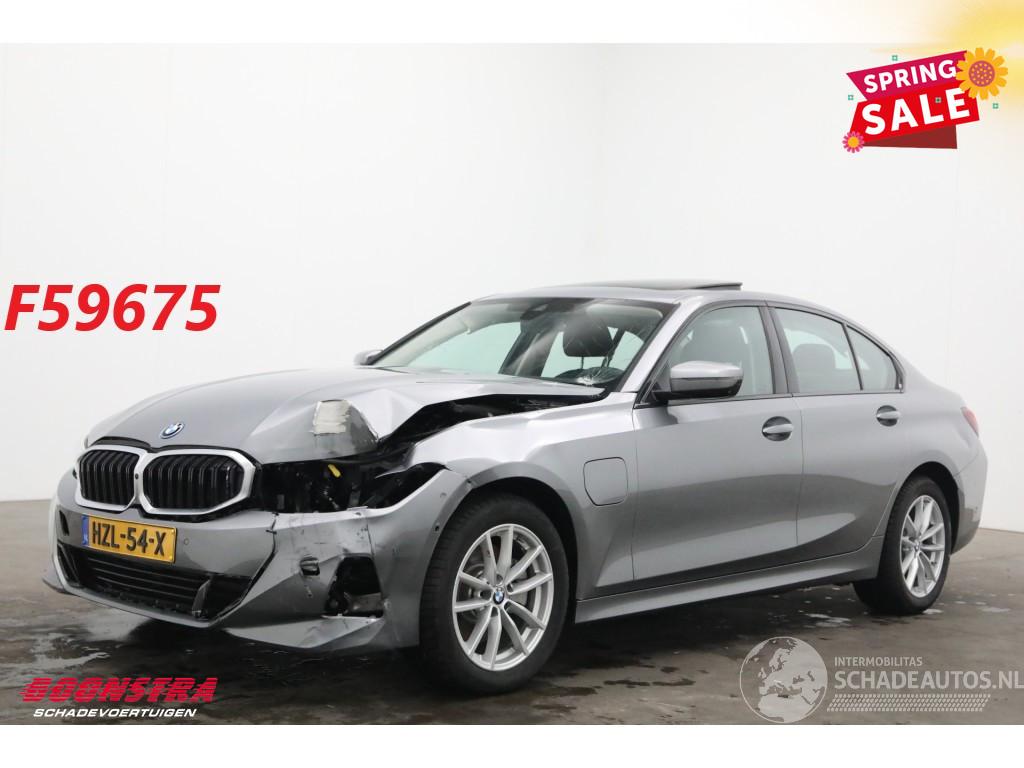 BMW 3-serie 330e Schuifdak 360° LED Cruise SHZ 4.216 km!