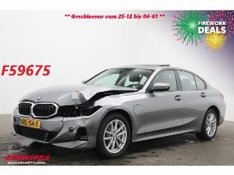 Voiture accidenté BMW 3-serie 330e Schuifdak 360° LED Cruise SHZ 4.216 km! 2025/8