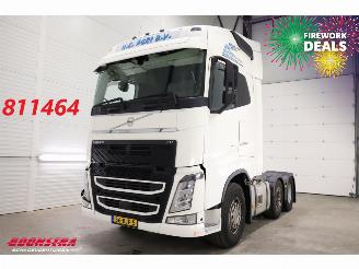 damaged trucks Volvo FH 500 6X2 Stuur Lift Euro 6 2017/2