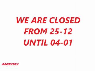 Voiture accidenté Cadillac Escalade MERRY CHRISTMAS AND HAPPY NEW YEAR . 