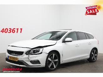 skadebil auto Volvo V-60 2.0 T4 Aut. R-Design Schuifdak Leder Navi Clima Cruise Camera SHZ PDC AHK 2018/9