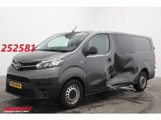 krockskadad bil bedrijf Toyota Proace 2.0 D-4D DoKa DC 6P. Aut. Navi Airco Cruise Apple/Android PDC 2023/6