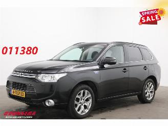 Vaurioauto  passenger cars Mitsubishi Outlander 2.0 PHEV Instyle 4WD Leder Schuifdak Navi Clima Cruise SHZ AHK 2014/3
