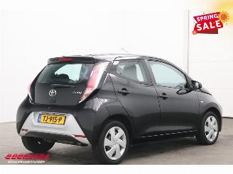 Toyota Aygo 1.0 VVT-i x-play Aut. Airco Camera Bluetooth 98.797 km! picture 3
