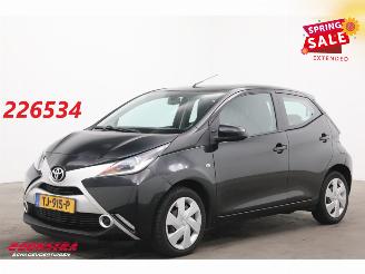 Gebrauchtwagen PKW Toyota Aygo 1.0 VVT-i x-play Aut. Airco Camera Bluetooth 98.797 km! 2016/12