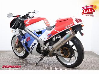 Honda VFR 400 R picture 4