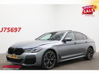 Vaurioauto  passenger cars BMW 5-serie 520e M-Sport LED Schuifdak Memory HUD H/K Camera SHZ 2022/5