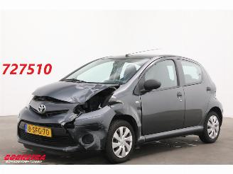 Schadeauto Toyota Aygo 1.0 VVT-i Now 5-DRS Navi Airco 96.456 km! 2013/9