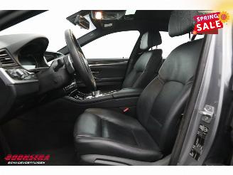 BMW 5-serie Touring 520i Aut. M-Sport Pano Leder Memory SHZ Orig. NL 151.381 km! picture 14