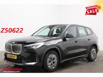 krockskadad bil auto BMW iX1 eDrive20 67 kWh LED Virtual Apple/Android Camera SHZ 2024/5