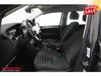 Volkswagen Touran 2.0 TDI 150 PK DSG Navi Clima Cruise SHZ PDC picture 17