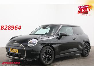 Unfallwagen Mini Cooper SE Favoured M 54.2 kWh Pano LED ACC Leder Camera SHZ 2.035 km! 2026/1
