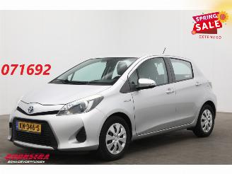 Damaged car Toyota Yaris 1.5 Full Hybrid Aut. Aspiration Clima Cruise Camera 2013/10