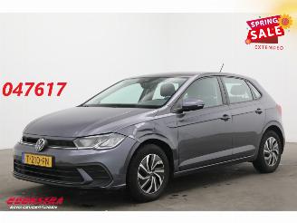 Unfallwagen Volkswagen Polo 1.0 TSI Life Virtual ACC Apple/Android Airco 2023/6