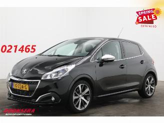 damaged passenger cars Peugeot 208 1.2 PureTech Aut. Première Pano Navi Clima Cruise Camera 29.828 km! 2016/2