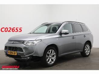 krockskadad bil auto Mitsubishi Outlander 2.0 PHEV 4WD Executive Edition Navi Clima Cruise Camera AHK 2014/10