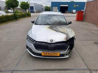 Salvage car Skoda Octavia Octavia Combi (NXAC), Combi 5-drs, 2019 1.0 TSI e-TEC 12V 2021/2