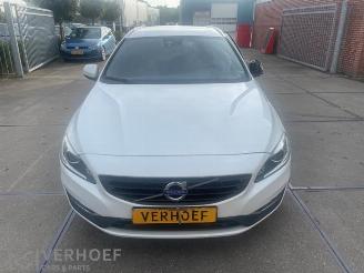 Coche siniestrado Volvo V-60 V60 I (FW/GW), Combi, 2010 / 2018 2.0 D2 16V 2016/6